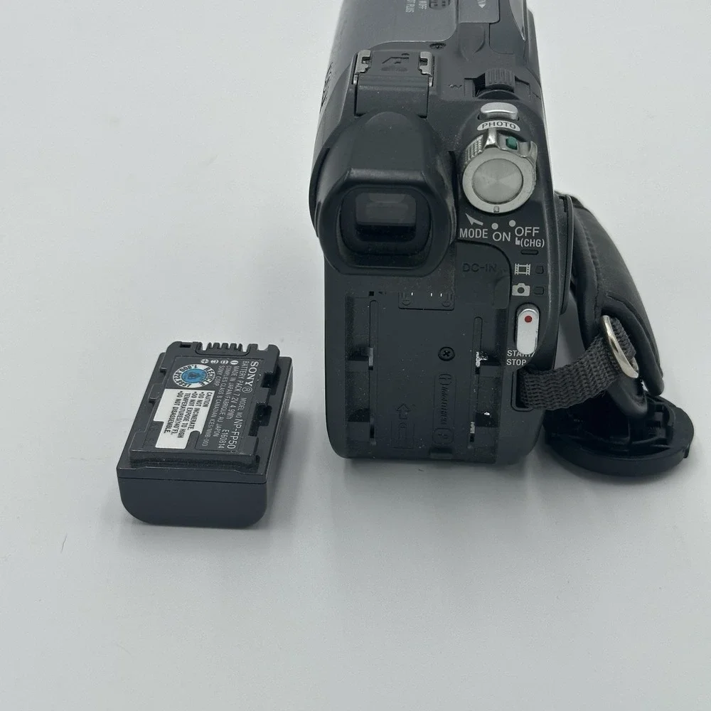 Sony DCR-DVD305 Handycam Camcorder With Original Box & SD Card Mega Pixel